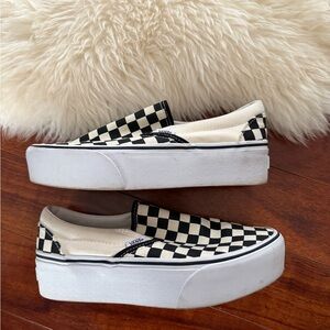 VANS PLATFORM SLIP-ON. CLASSIC BLACK/WHITE CHECKERS